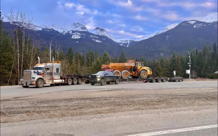 Wheel loader chained to the lowbed